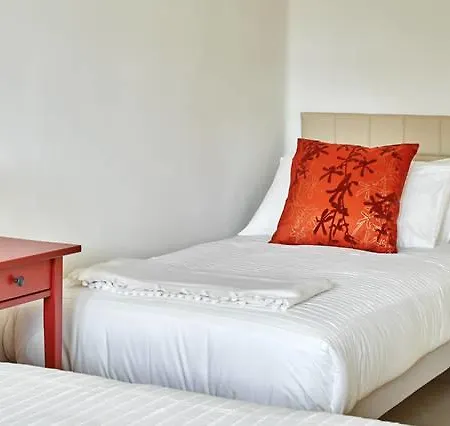 Bonjour Bed & Breakfast 2*